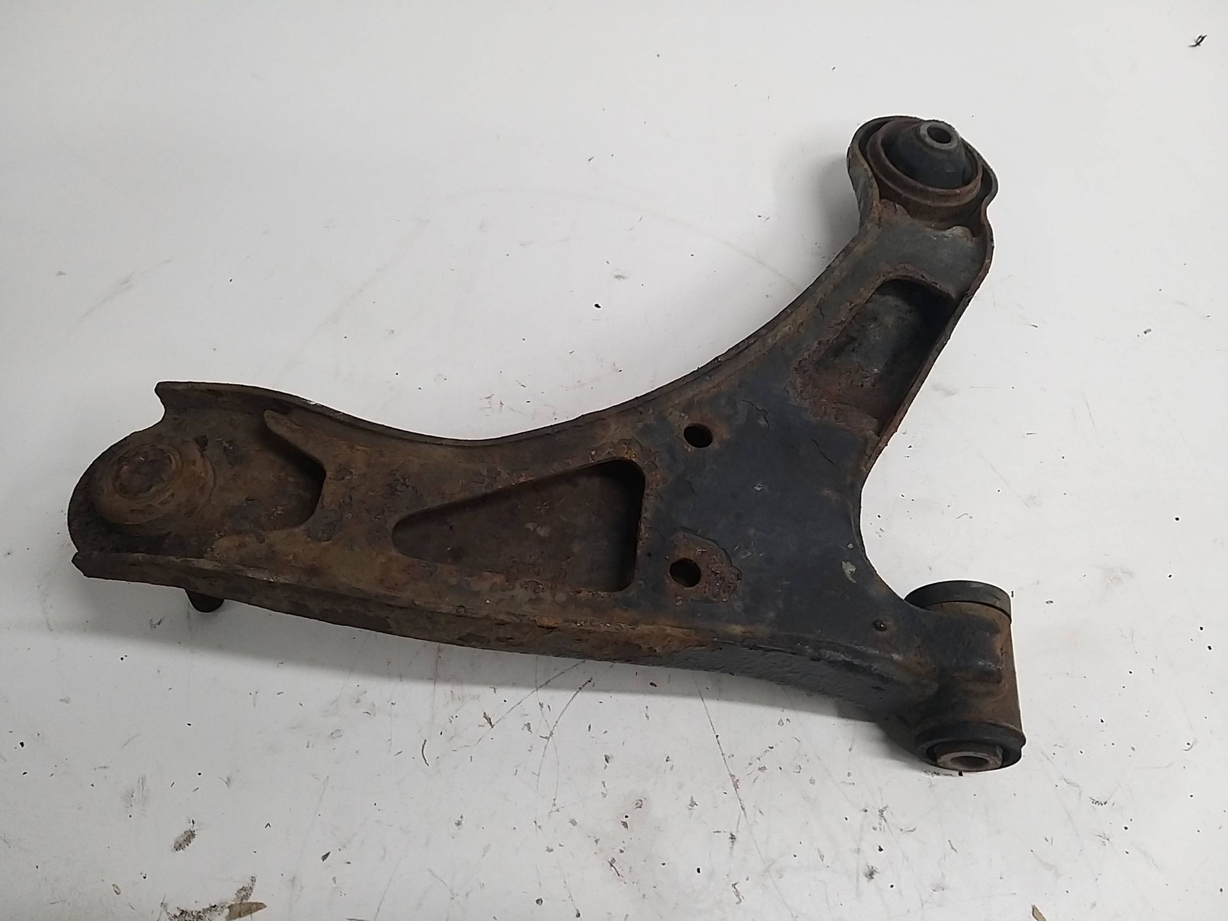 SUZUKI GRAND VITARA II 05-14 arm left front front 2,4B