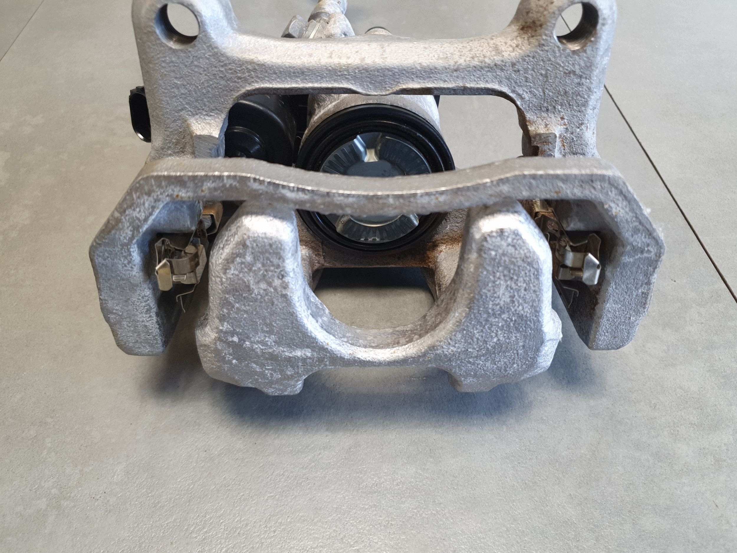 Audi Q6 e-tron caliper brake left rear part rear 95C615405AF