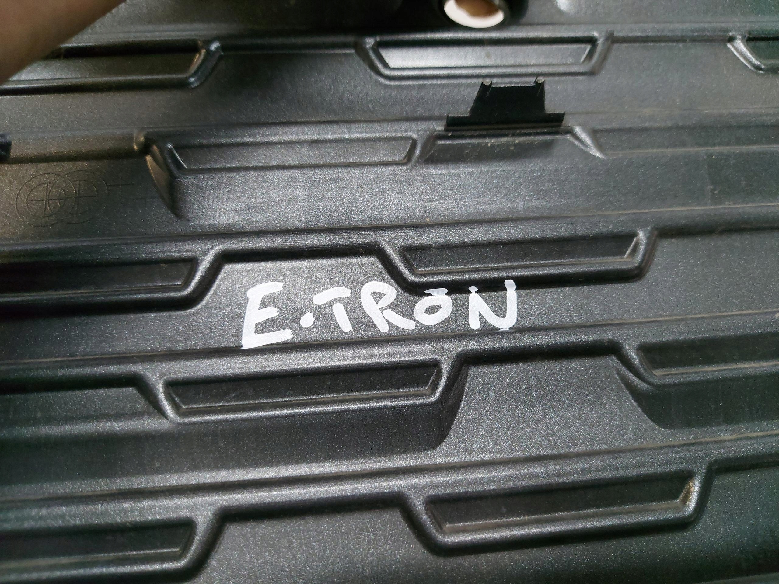 AUDI Q4 E-TRON GRILL GRILL DER STOSSSTANGE 89A853653A