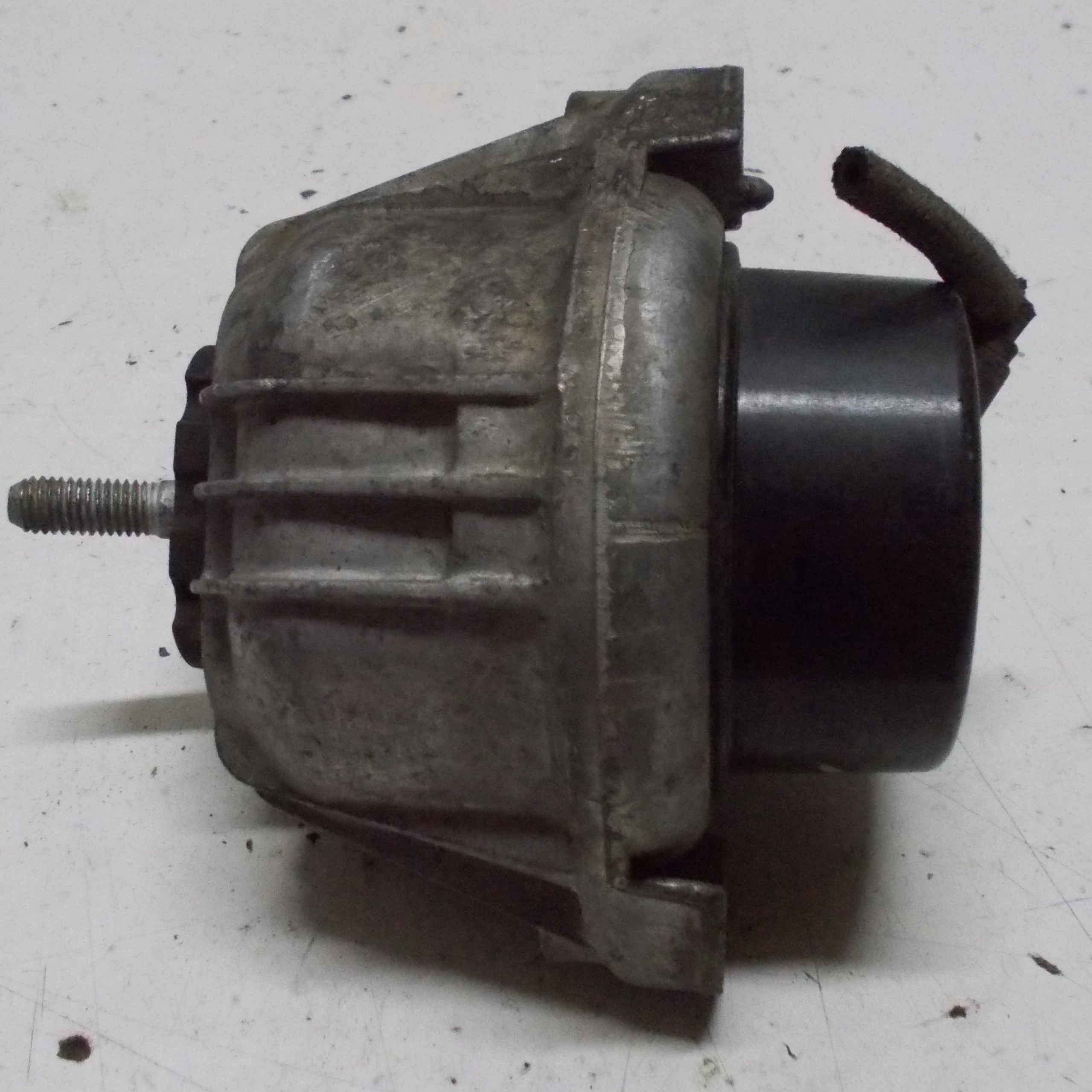 BMW E91 2.0 D 10R engine mount 139811