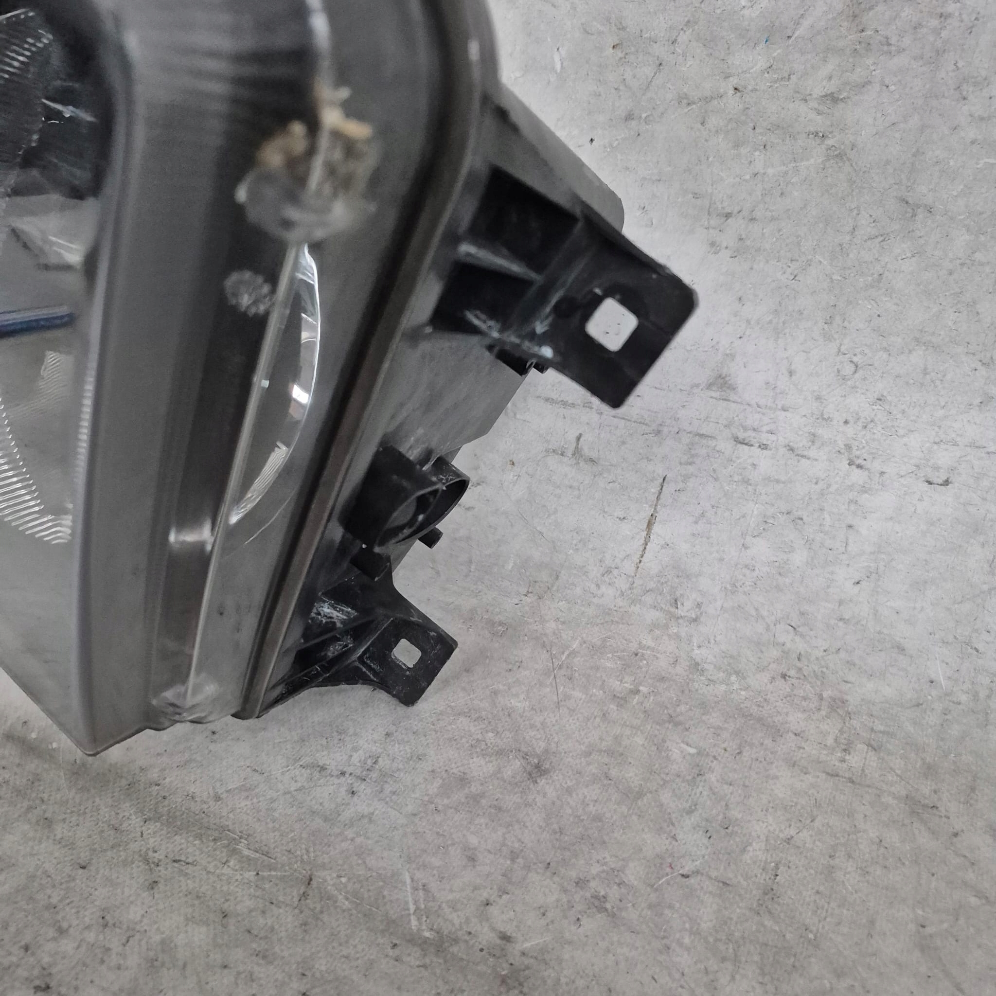 VW CRAFTER and 2E 06- light right front front ZWYKLA 2E1941016