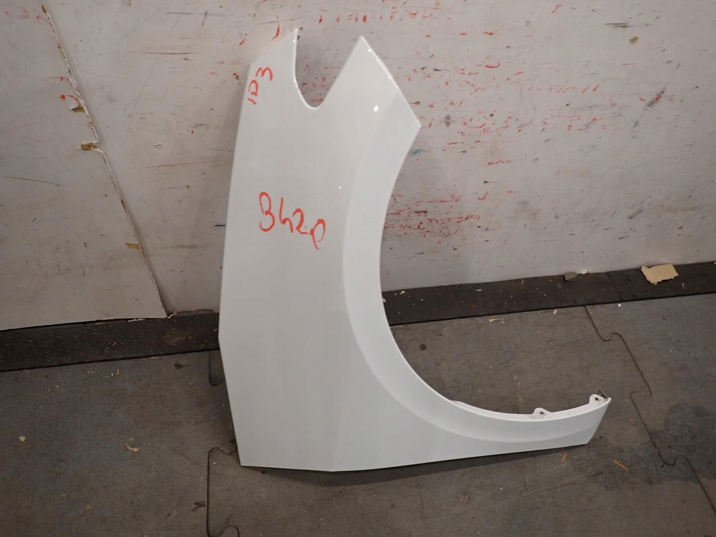 fender front front right VW ID3 2020- 10A821106