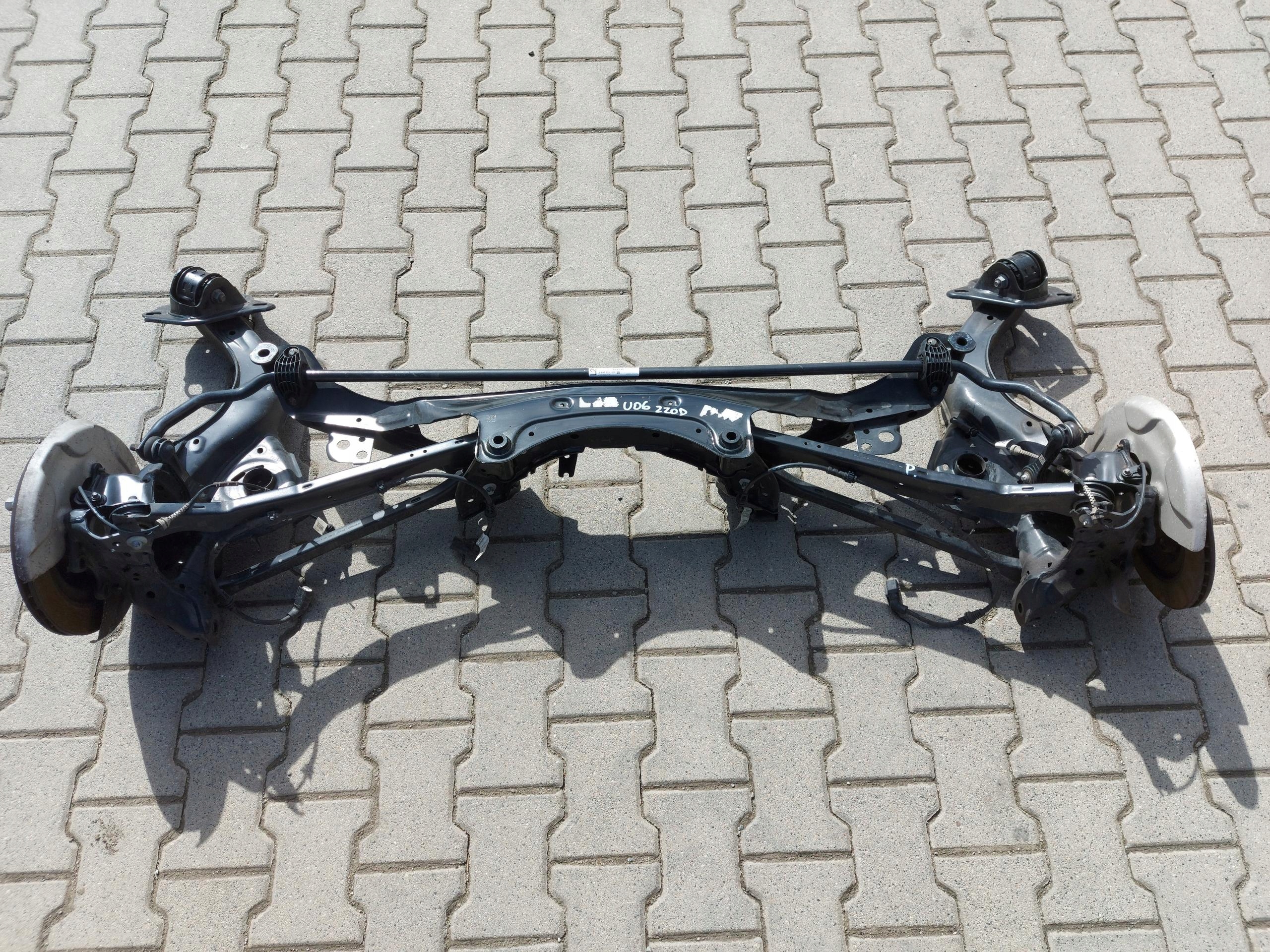 BMW U06 220d BELKA ZAWIESZENIA TYŁ KOMPLETNE BELKA WAHACZE BMWU06BELKATYŁ