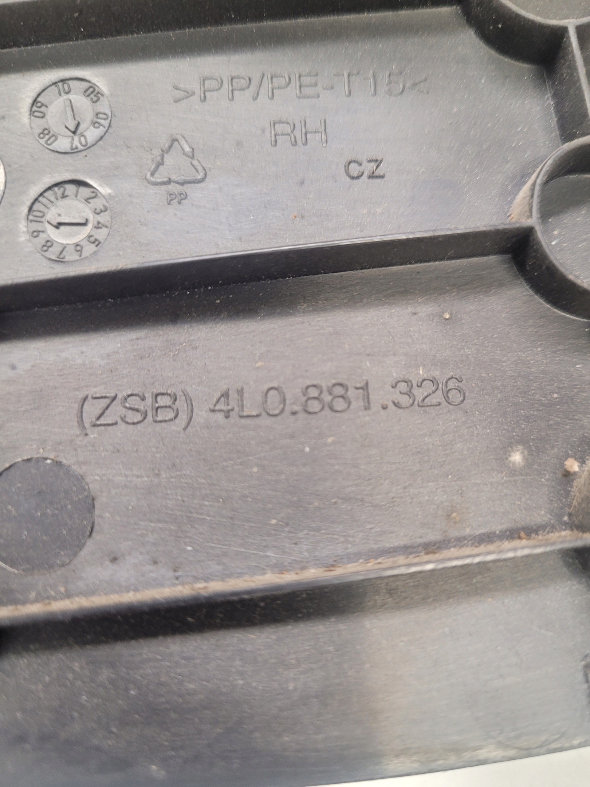 BLENDE ABDECKUNG VERSCHLUSSSTOPFEN SITZ RECHTS AUDI Q7 4L 4L0881326