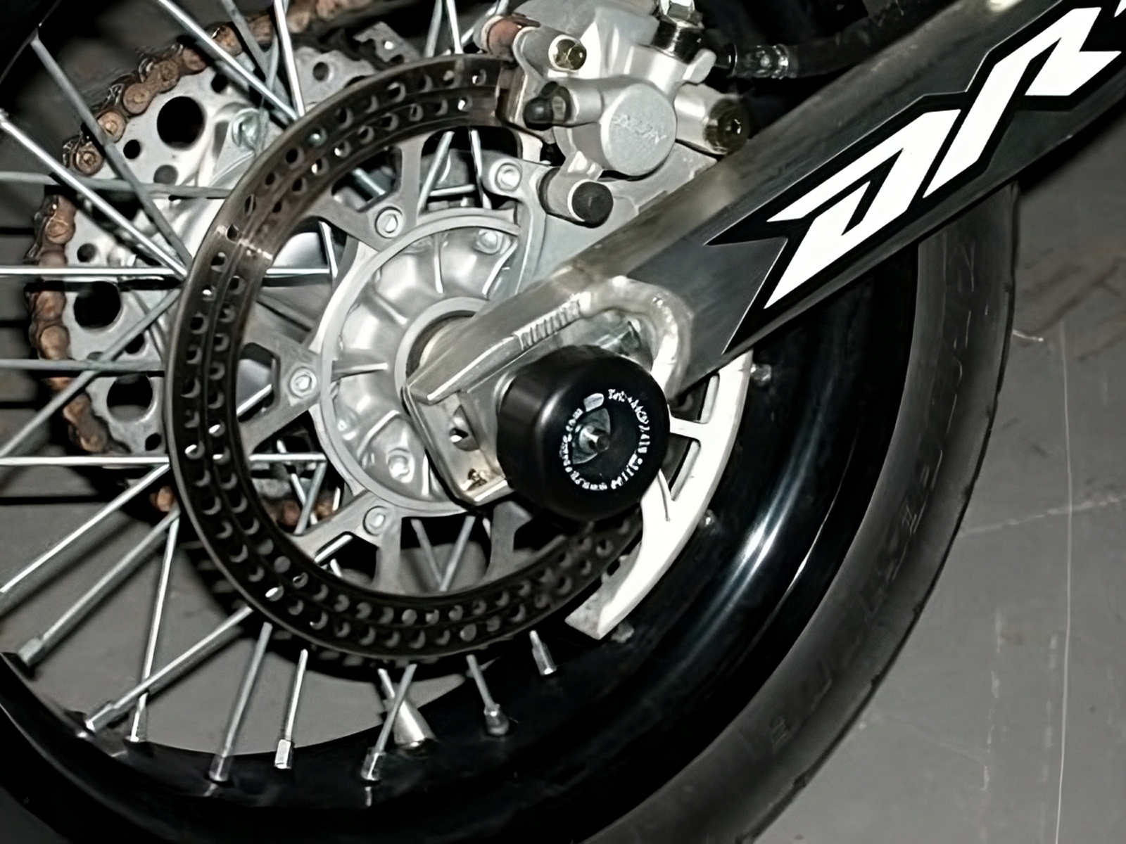 SLIDERY WAHACZA R&G SUZUKI DRZ 400 SUPERMOTO BLACK