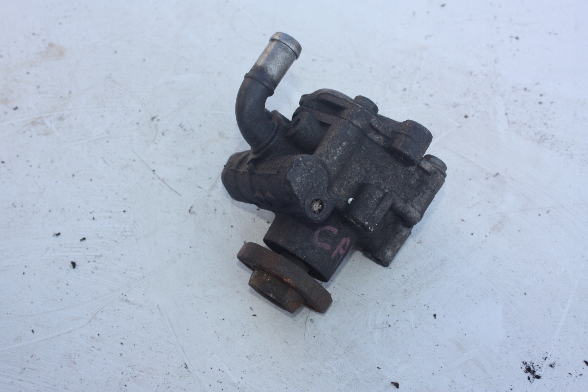 Vw caddy 2008 насос гура. Гур фольксваген кадди. Насос гур мерседес w204. Датчик гур фольксваген кадди 2010. Бочек гидроусилитель руля фольксваген кадди 2007 дизельный.