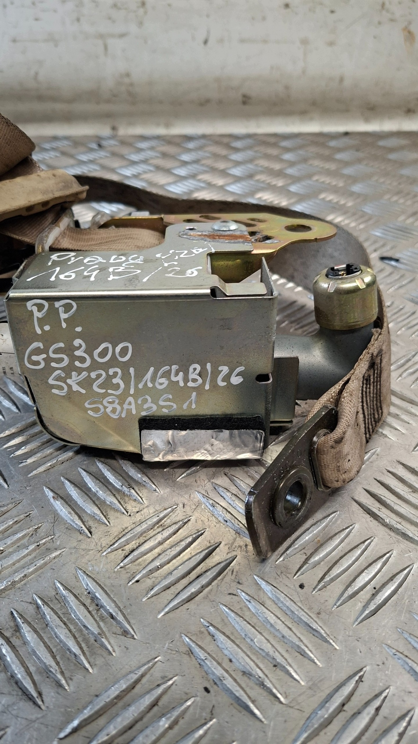 tension belt safety right front LEXUS GS300