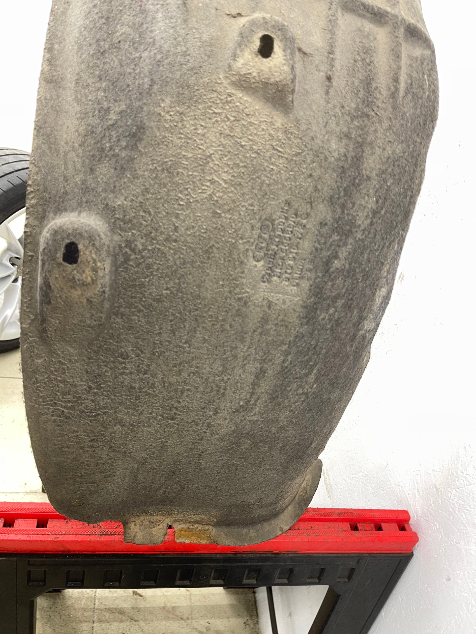 mudguard right rear part rear. AUDI A5 8T COUPE 3D 8T0810172C