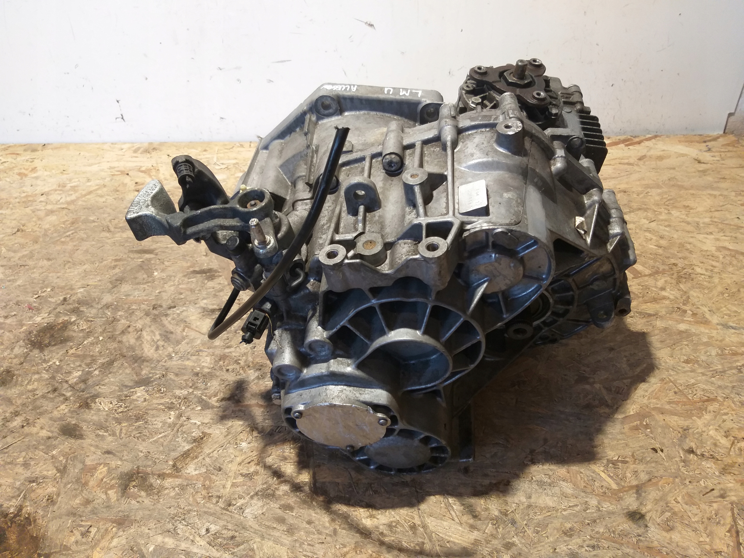 Skrzynia biegów Volkswagen Tiguan 2.0 TDI 4x4 LMU Rodzaj skrzyni Manualna