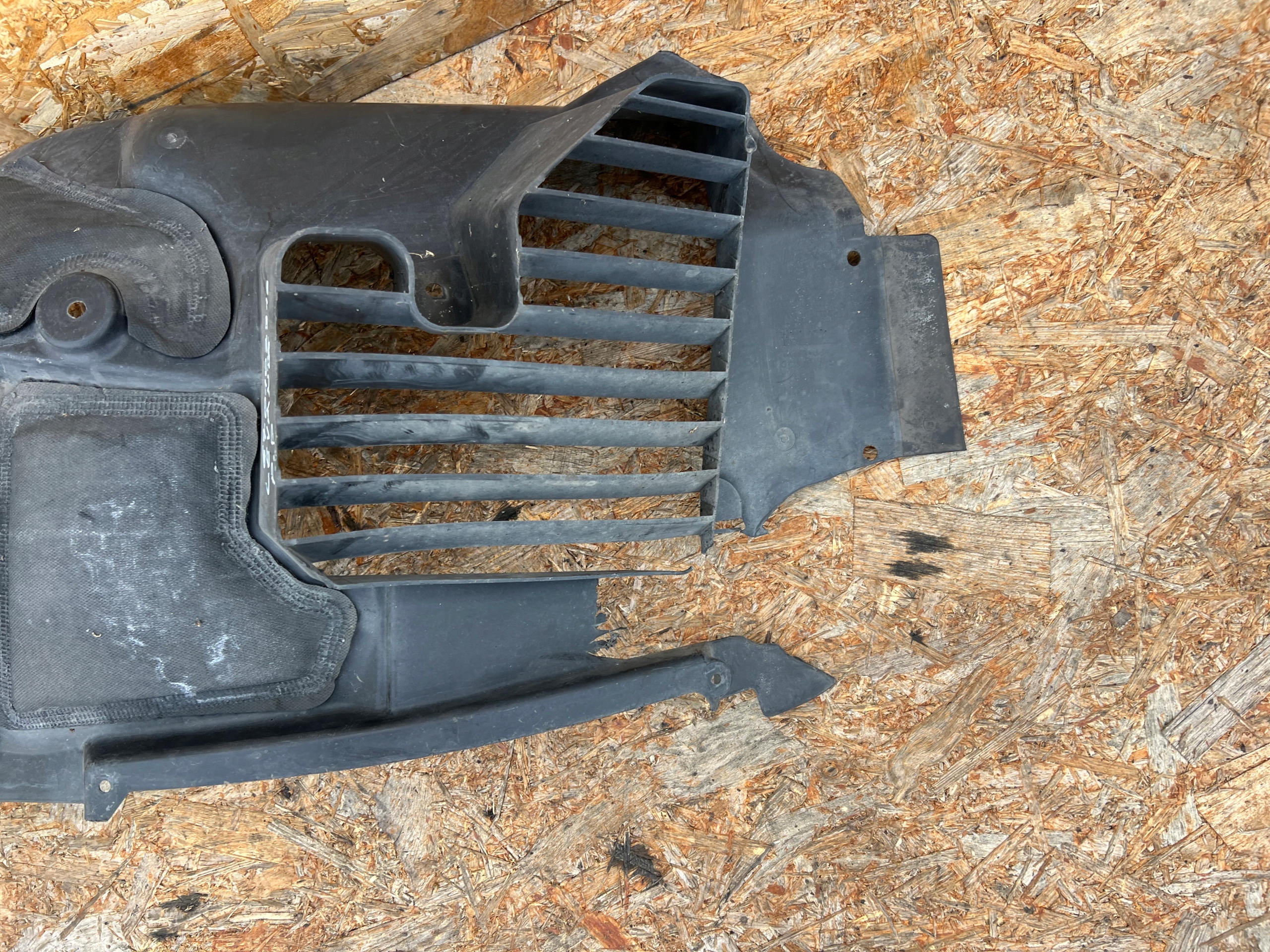 mudguard front front right MASERATI LEVANTE
