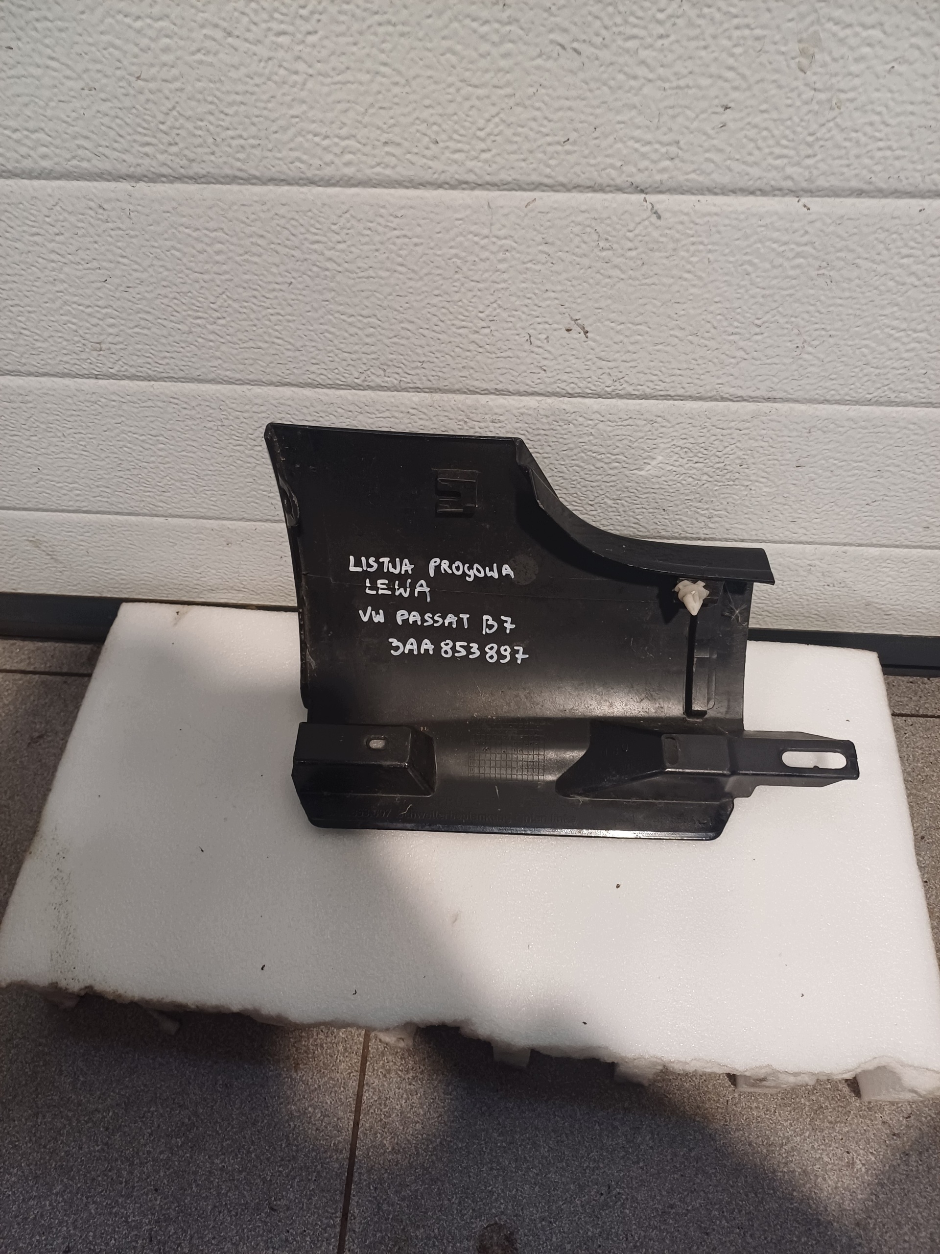 moulding threshold left VW PASSAT B7 3AA853897