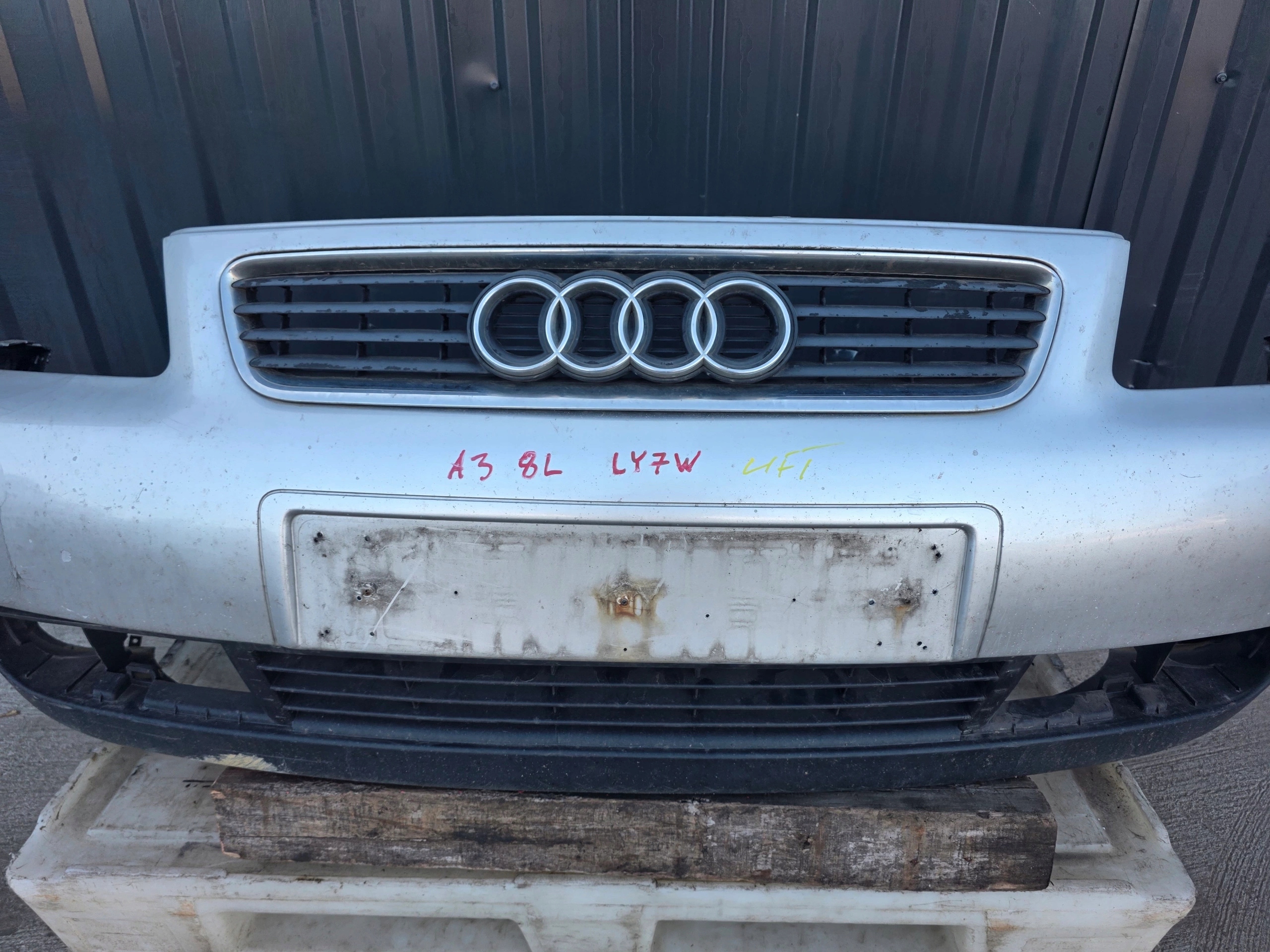 bumper front AUDI A3 8L LIFT LY7W complete !!!