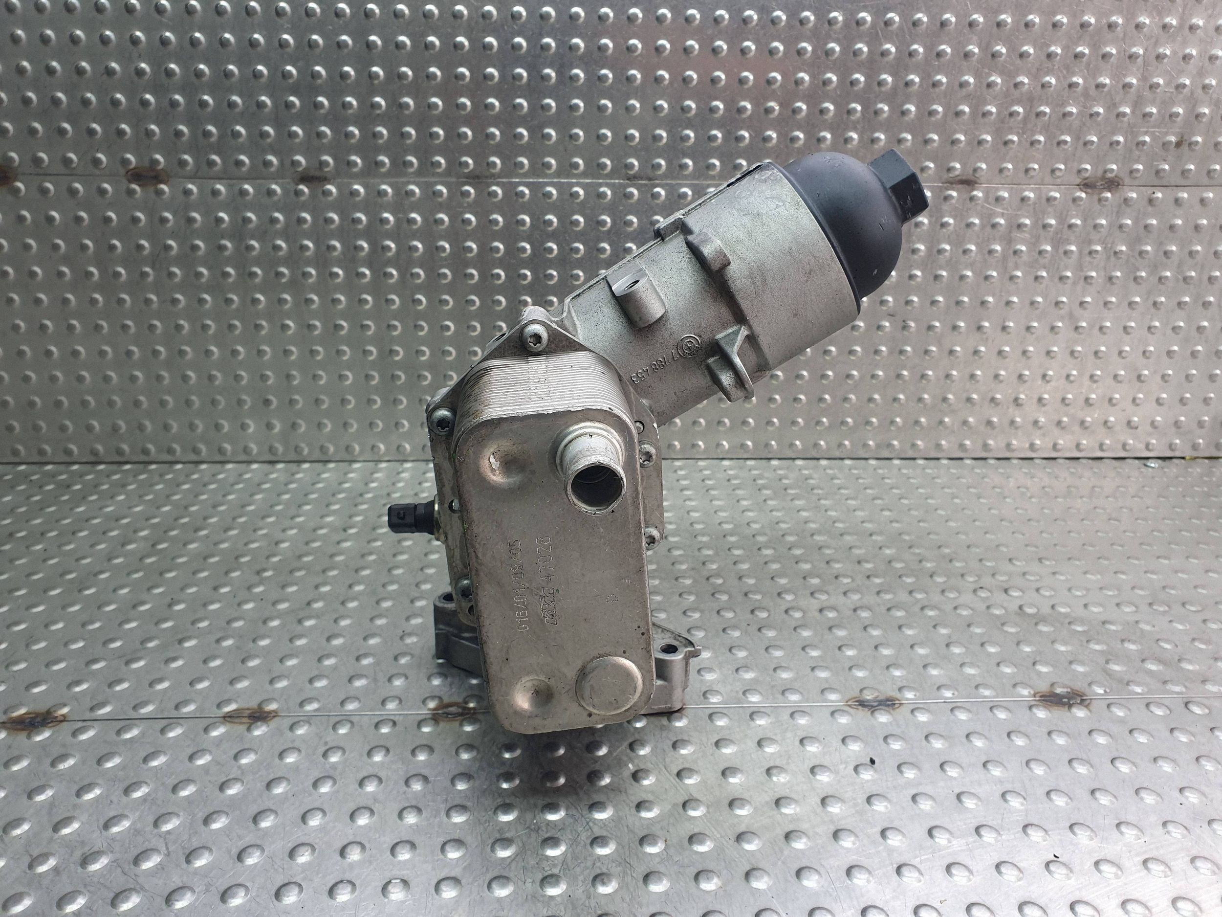 obal filtru oleje 7788453 BMW E91 E90 E60 E61 X5 E70 E53 E65 3.0 D M57