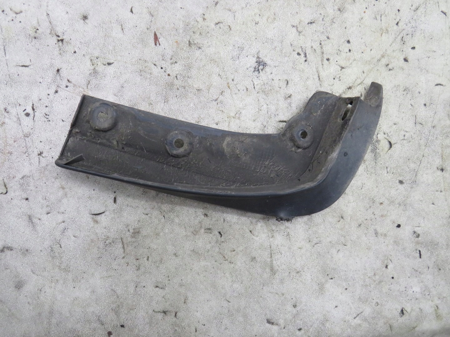 БРЫЗГОВИК ПЕРЕДНИЙ ЛЕВЫЙ CORSA E 13432602