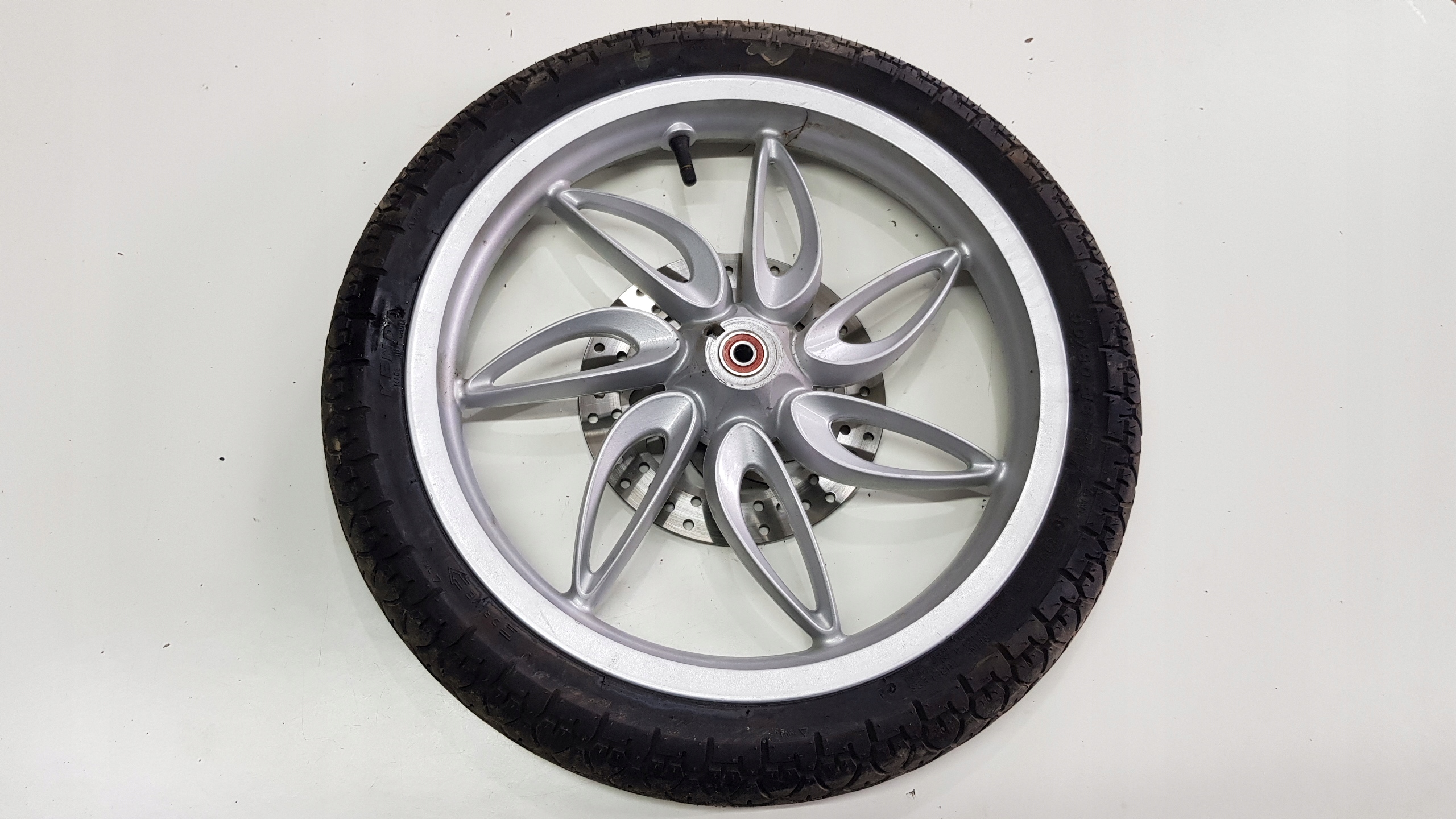 APRILIA SCARABEO 50 19R колесо обід Передня шина 16