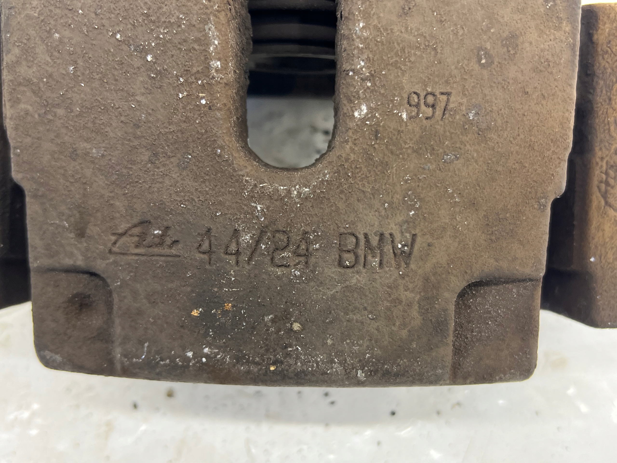 BMW X5 E70 3.0 D 286KM caliper brake left rear part + JAZMO 44/20