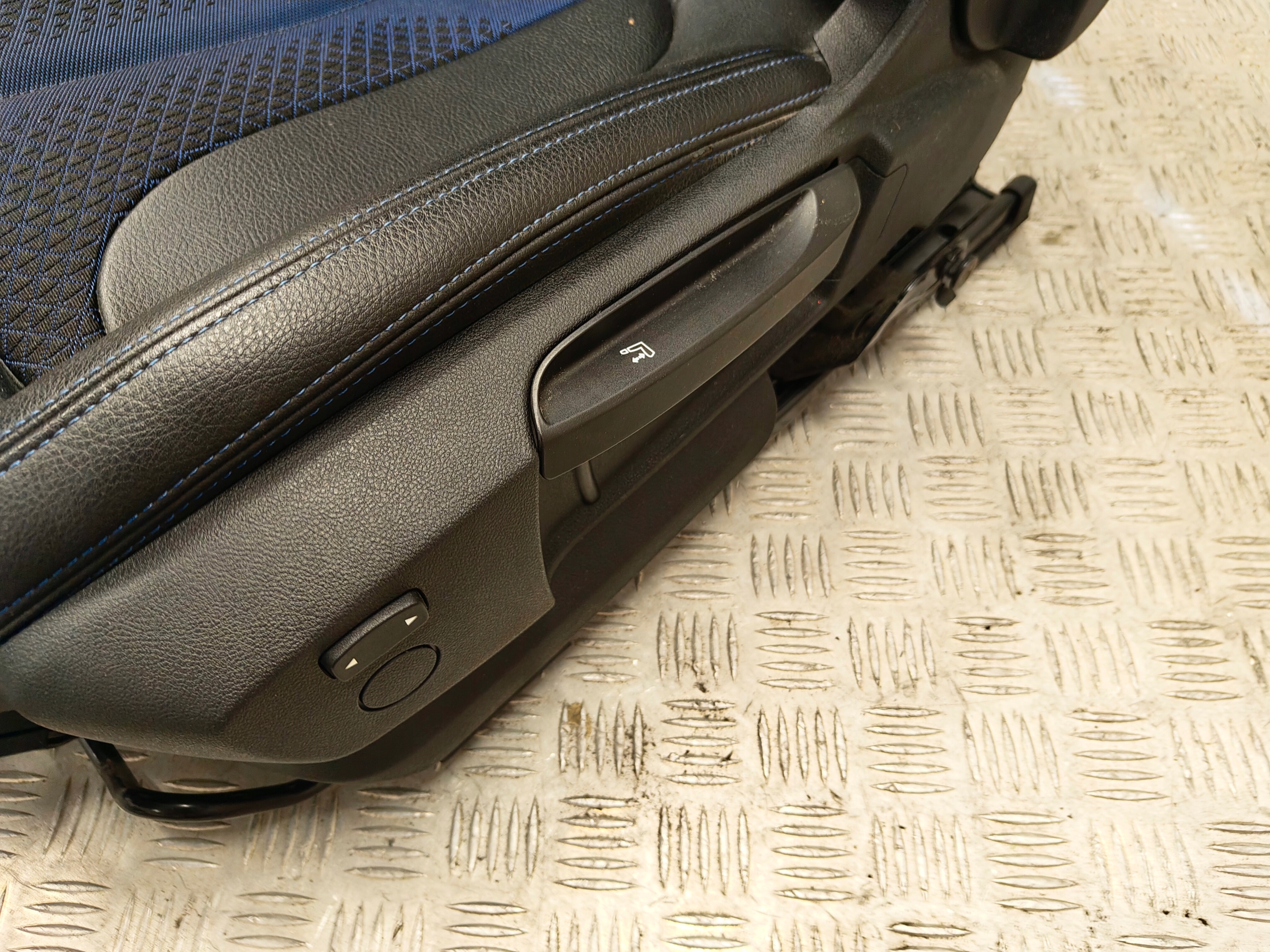 BMW F40 upholstery seats side TUNEL m-packet