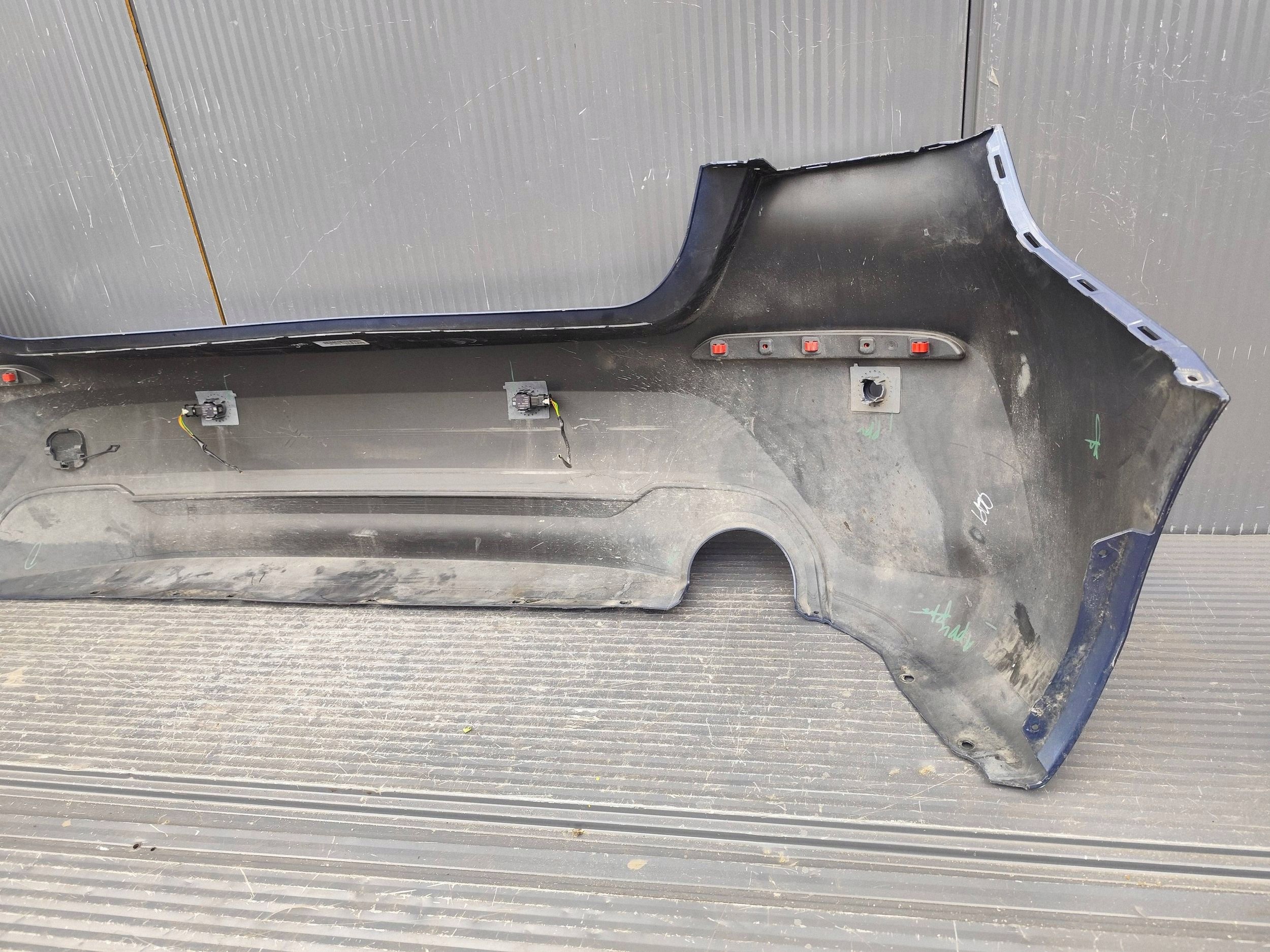 BMW 1 F40 bumper rear 4xPDC complete DEMONTAZ