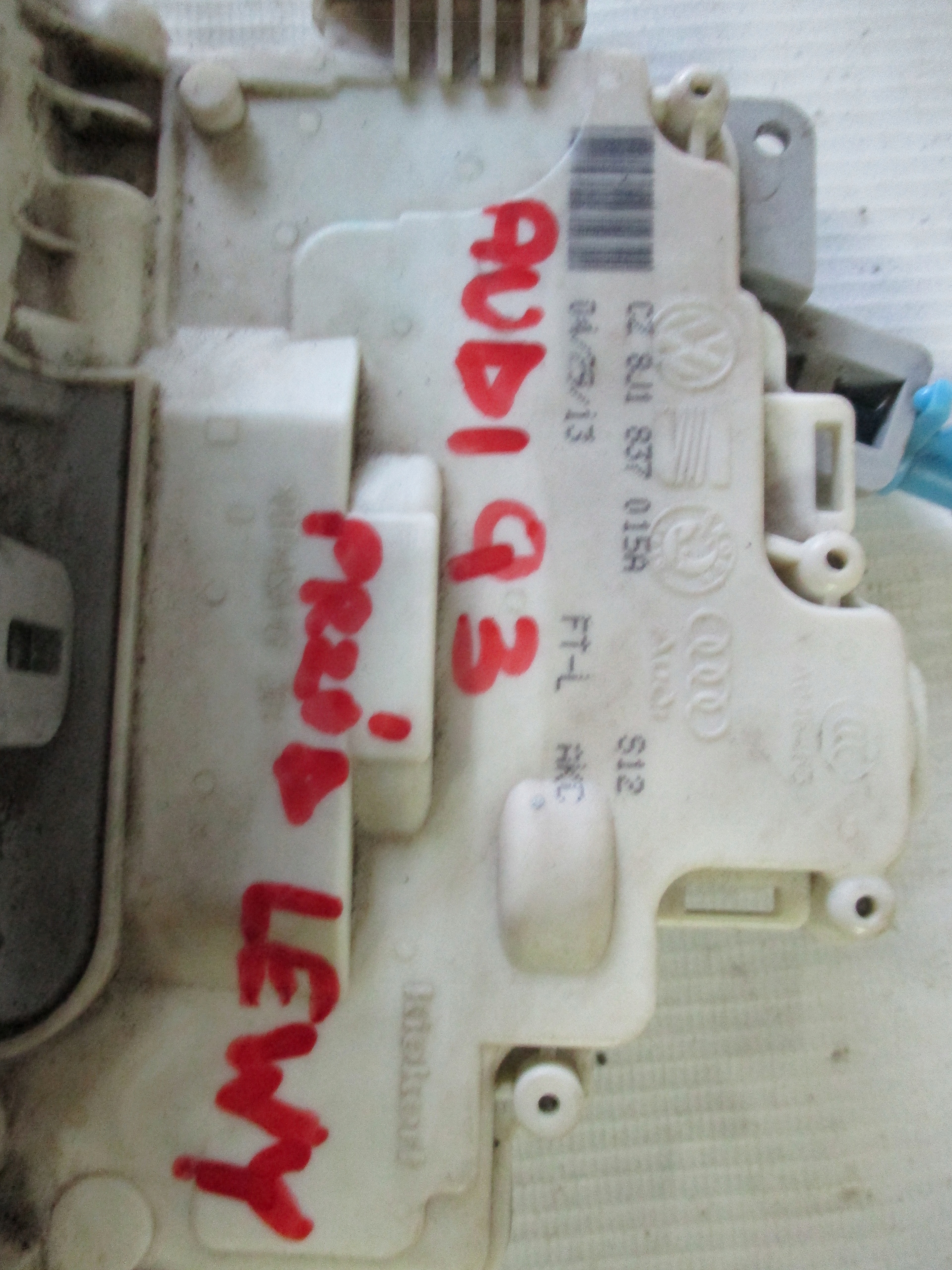 lock door left front front Audi Q3 8J1837015A 9 PIN