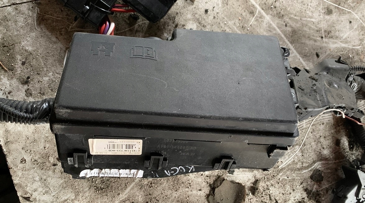 FORD KUGA Mk2 КОРПУС BEZPIECZNIKOW КОМПЛЕКТ МОНТАЖА 1.5