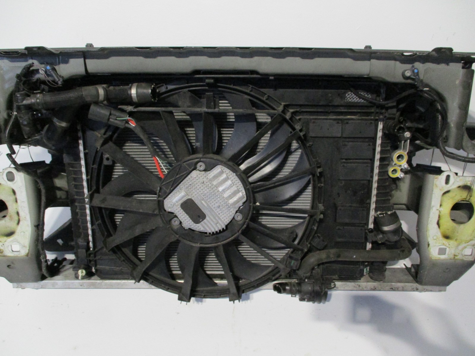 Pas przedni chłodnice JAGUAR E PACE 2,0D AUTO Typ samochodu Samochody osobowe