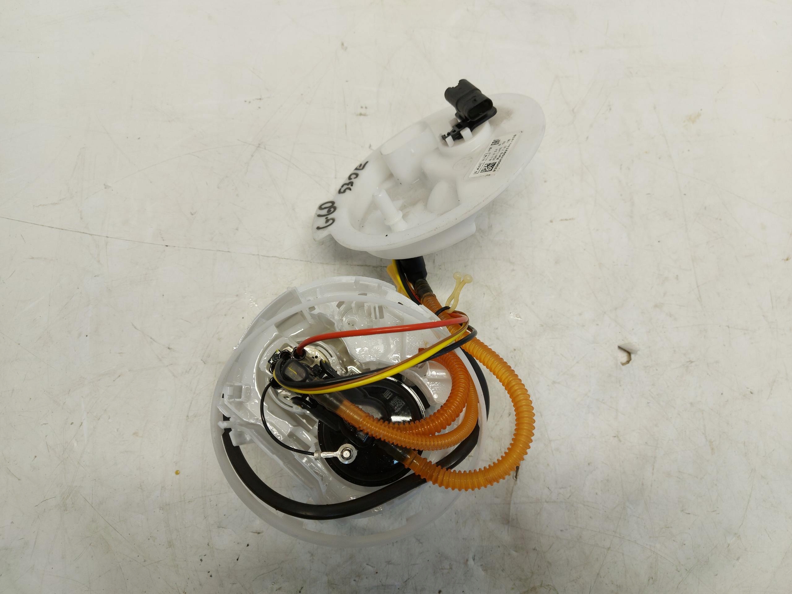 BMW 5 G60 530E x-drive feed pump 5A50374