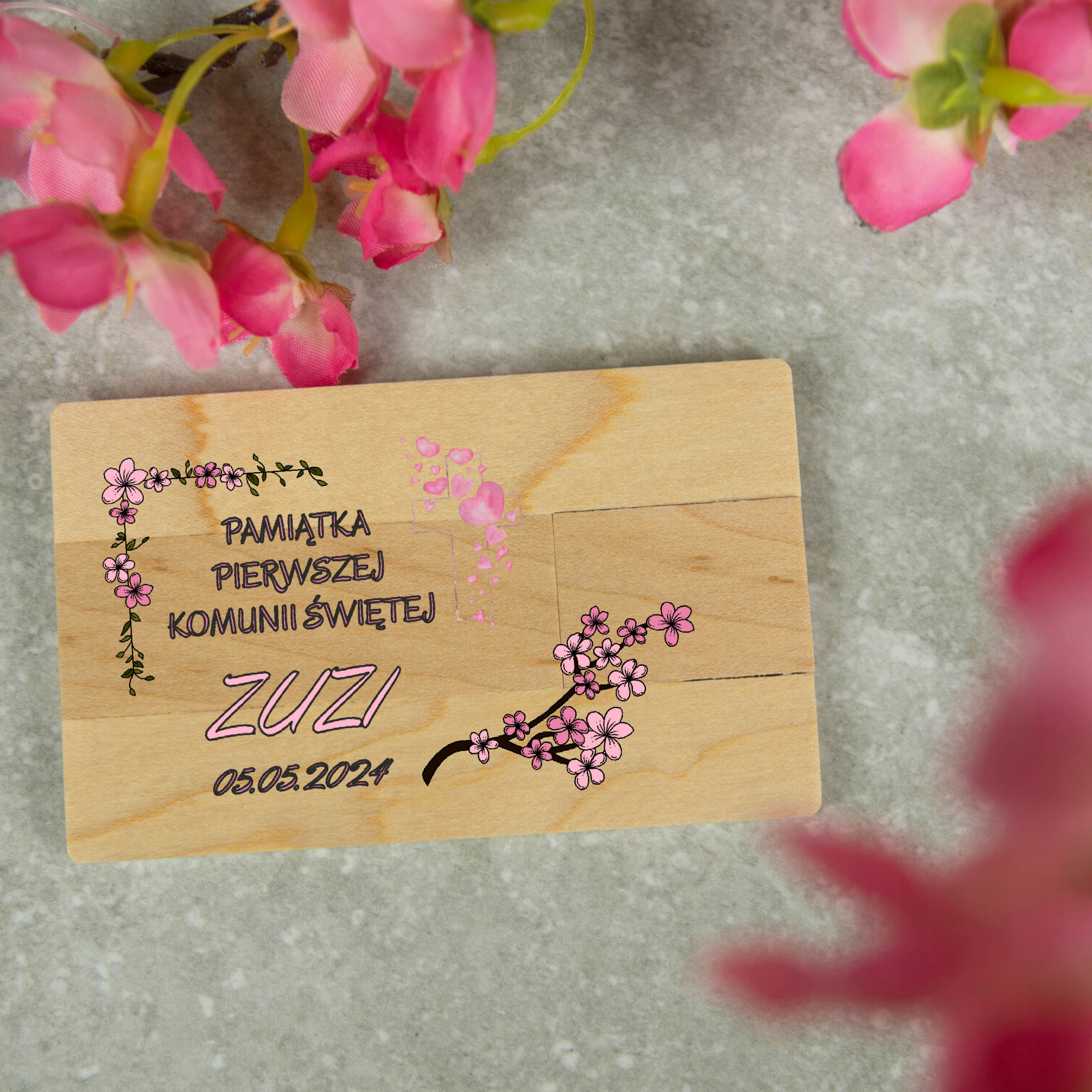DREWNIANY PENDRIVE Z NADRUKIEM PIERWSZA KOMUNIA ŚWIĘTA 16GB 2.0 Stan opakowania oryginalne