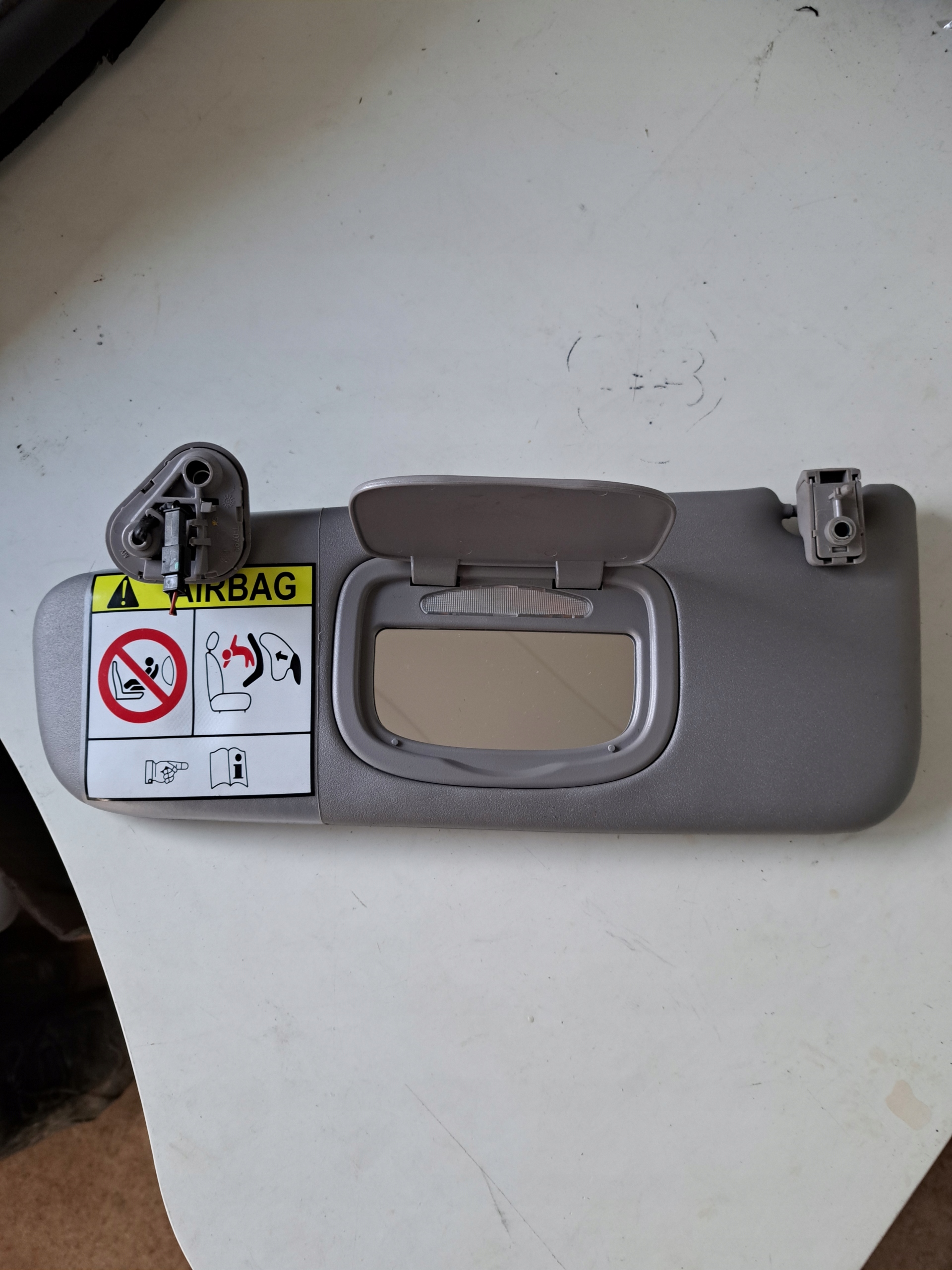 ALFA GIULIETTA СОНЦЕЗАХИСНИЙ КОЗИРОК ЛІВИЙ І ПРАВИЙ