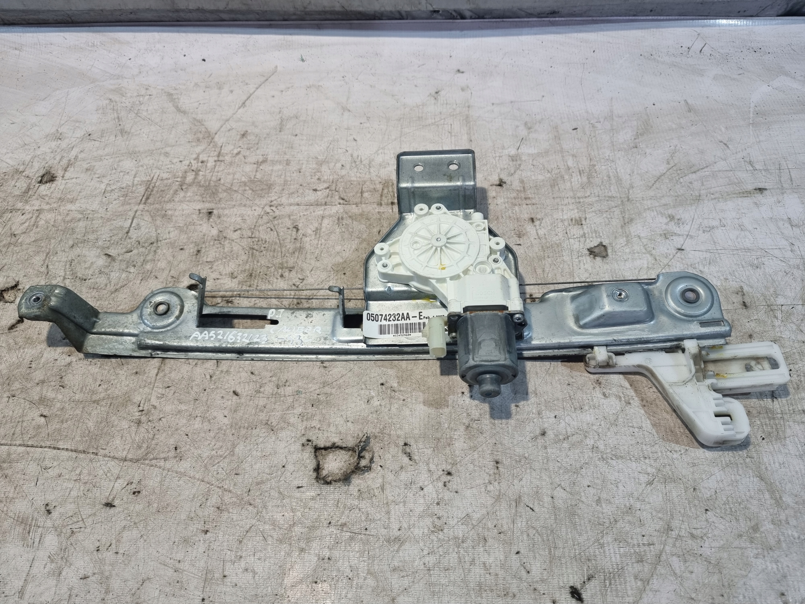 window regulator right rear part OE 05074232AA DODGE CALIBER 07r