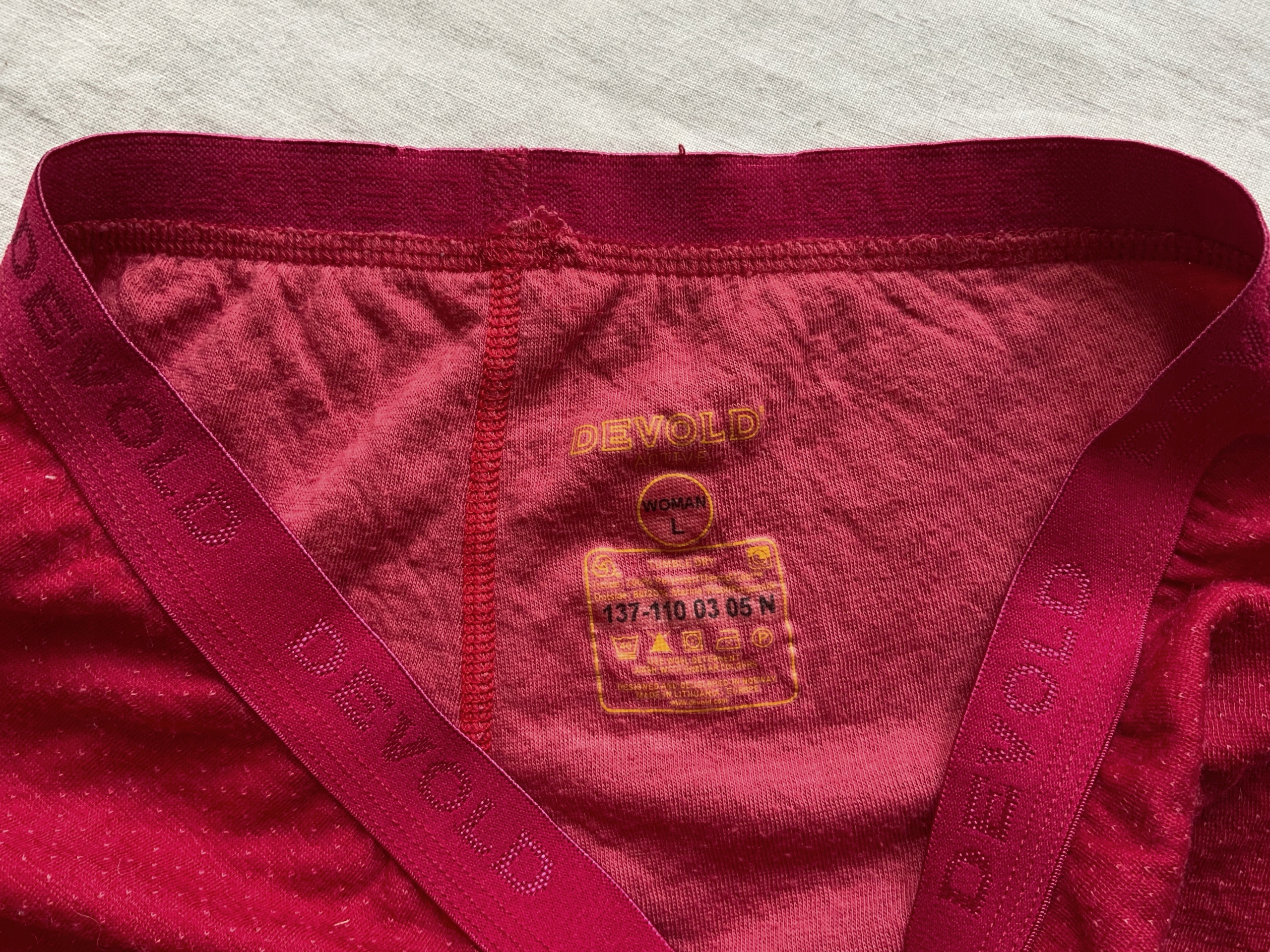 DEVOLD ACTIVE WOMAN getry merino wool dwuwarstwowe L Materiał dominujący Wełna Merino