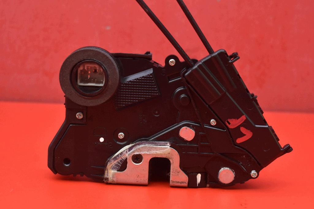 lock door left front front EU TOYOTA YARIS 2 II 5D 05-09