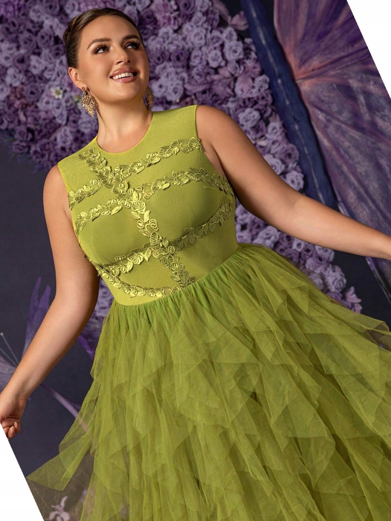 Zelená vrstvená koktejlová šaty s výšivkou Faeriesty 4XL 48