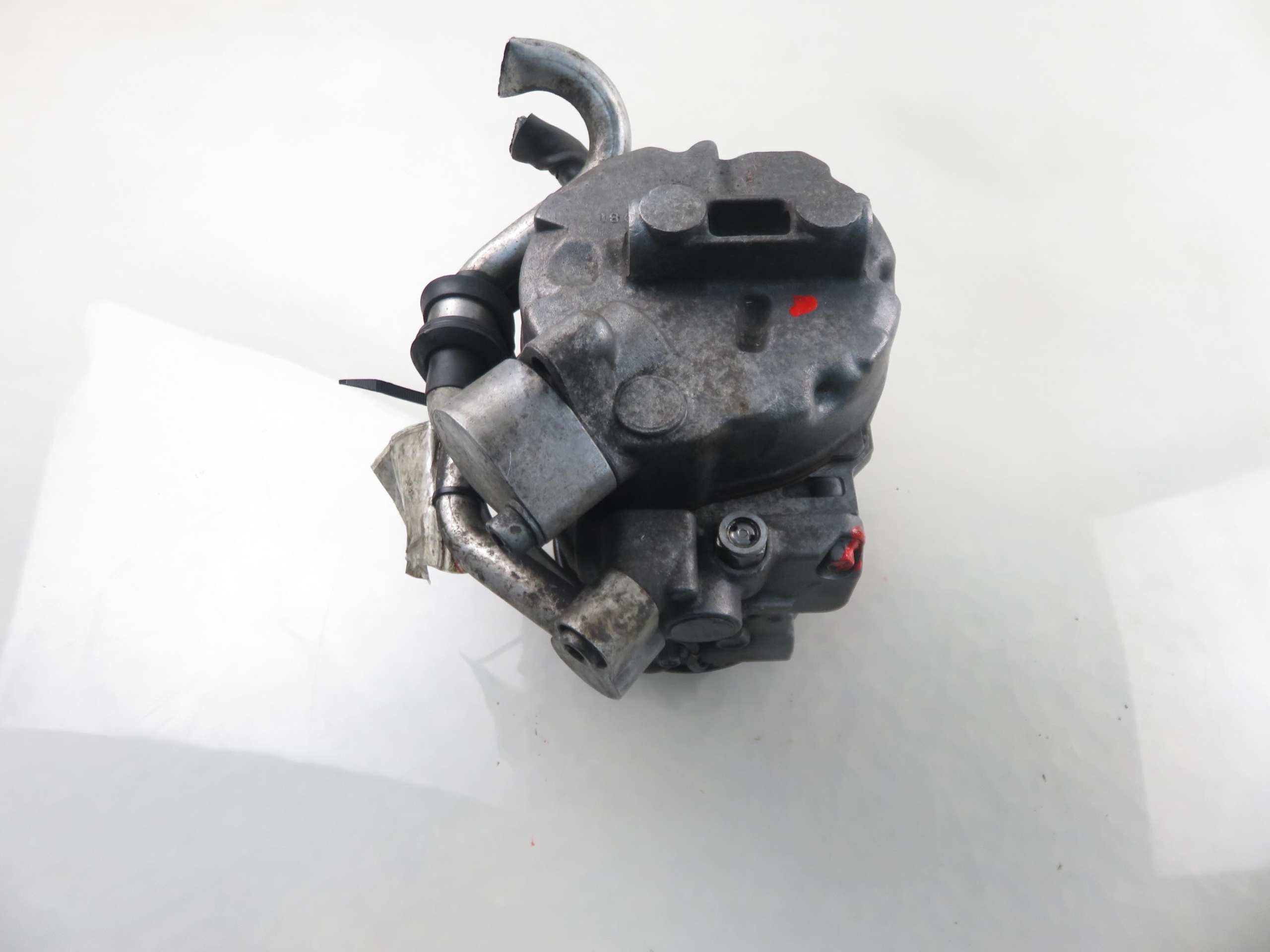 компрессор кондиционера M1077056