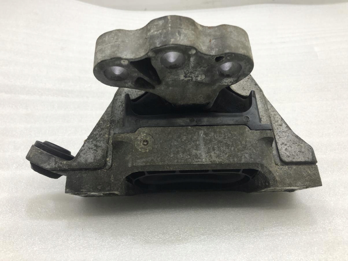 ŁAPA PODUSZKA SILNIKA OPEL INSIGNIA A 13227717 Typ samochodu Samochody osobowe
