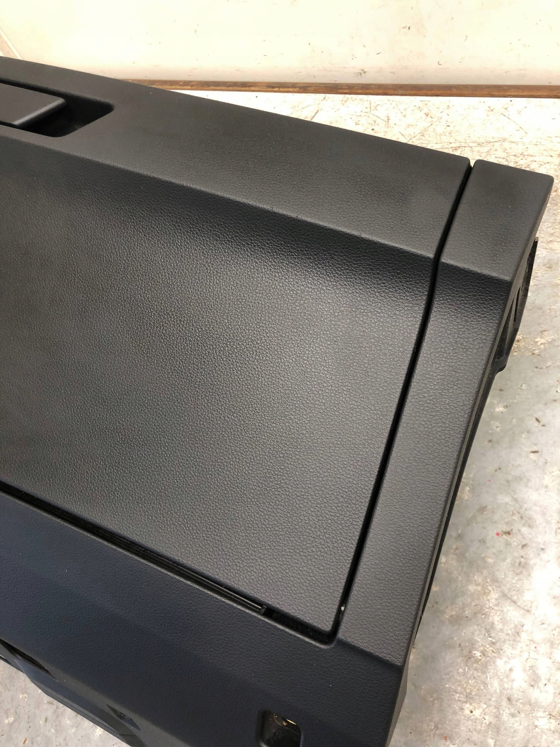 pretinac suvozača suvozača AUDI Q3 83A 83B857035