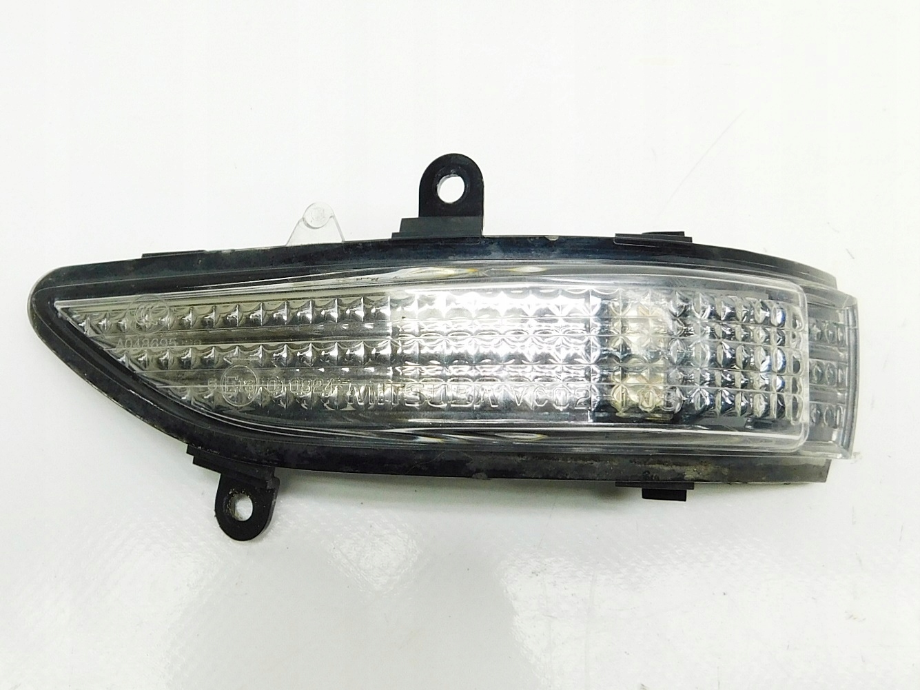 KIERUNKOWSKAZ MIGACZ LUSTERKA LEWY VC02-103 - SUBARU LEGACY V 09-15 EU