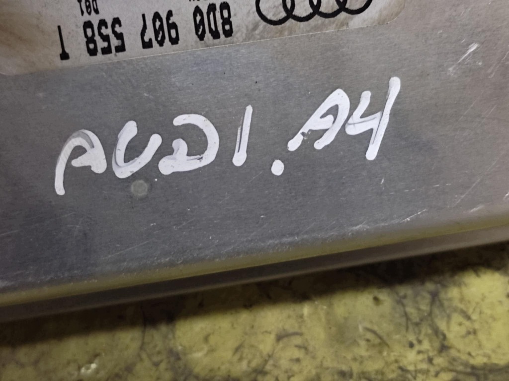 AUDI A4 B5 control unit of the engine 0261204957