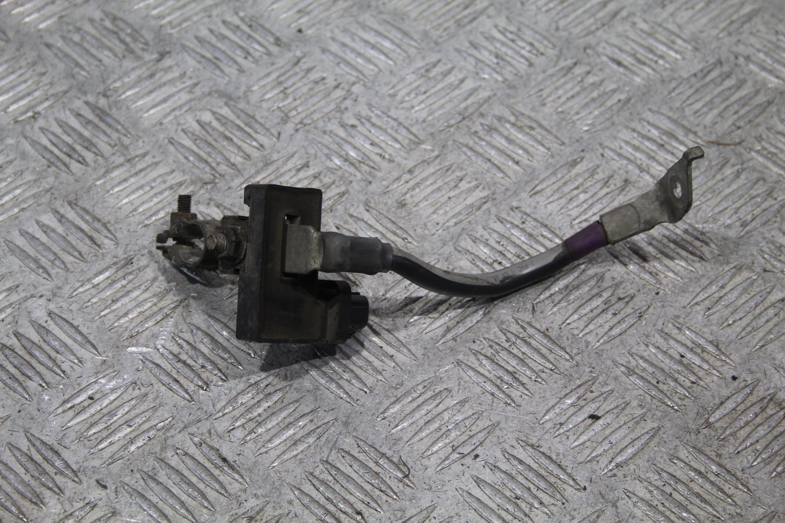 BORNE NÉGATIVE TOYOTA VERSO LIFT