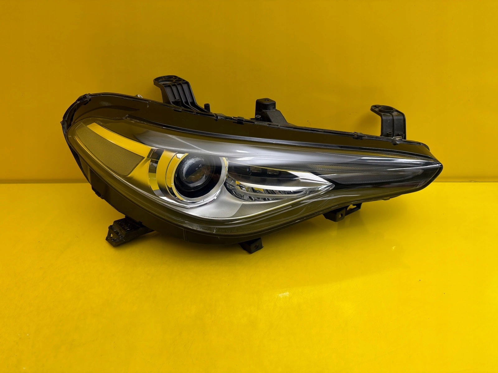 light right front Alfa Romeo Giulia Bi-Xenon 50557244