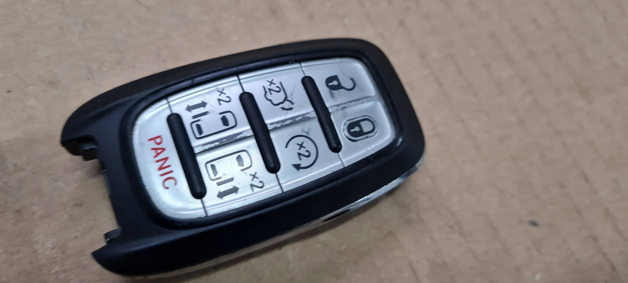 Chrysler Pacifica 2022 key PILOT Smart Key USA PANIC