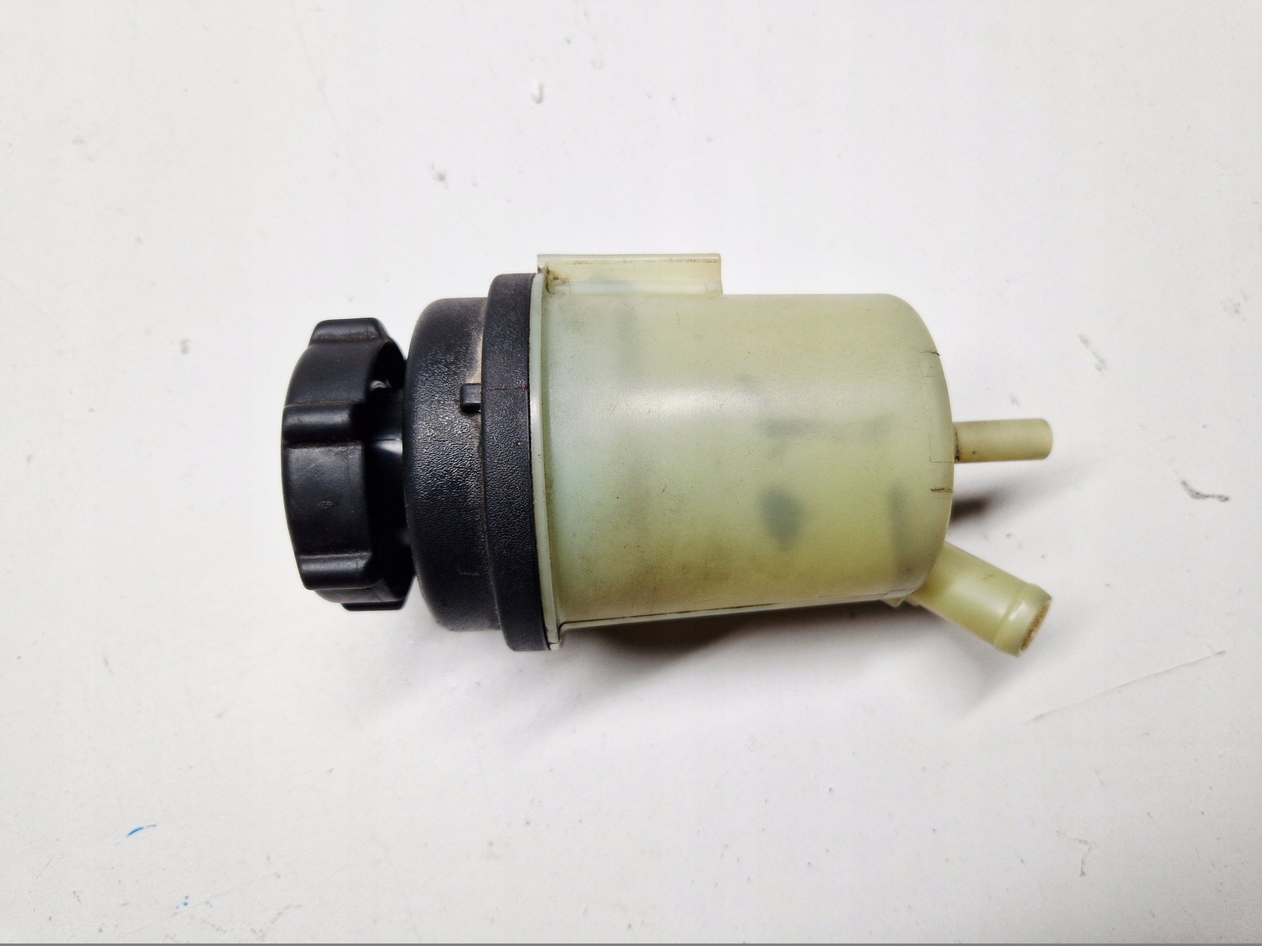 servobehälter Ford Mondeo MK IV MK4 1.8 TDCI 6G913R700CB
