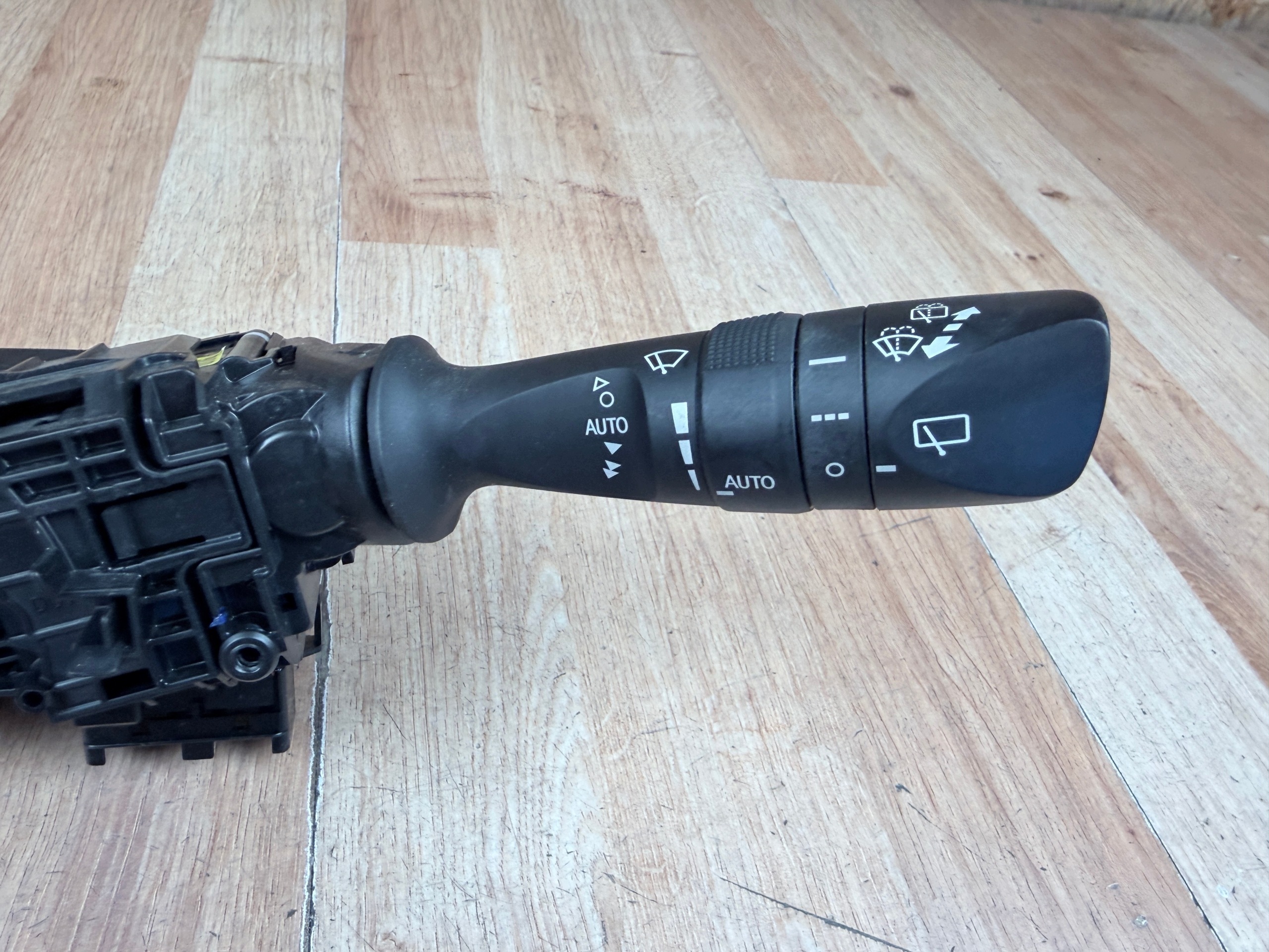 Toyota C-HR e Interruttore comando luci DEVIO LUCI DEVIO zespolony F405017J591