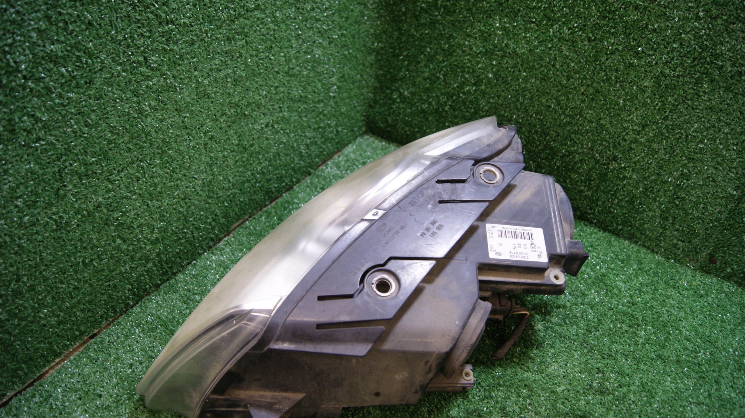 light right front VOLKSWAGEN PASSAT B6 1EL247014-12 3C0941006Q