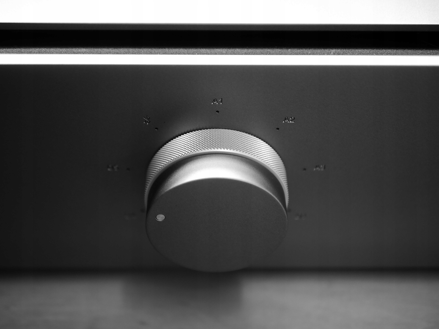 Cambridge Audio Edge A Zintegrowany wzmacniacz stereo Moc wyjściowa 4Ω 200 W