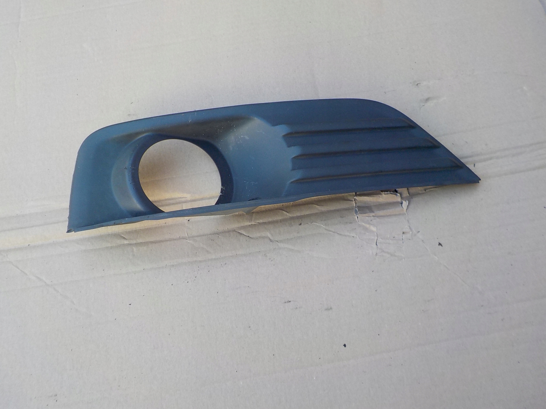 grid of a bumper left ford focus mk2 4M51-19953-AE