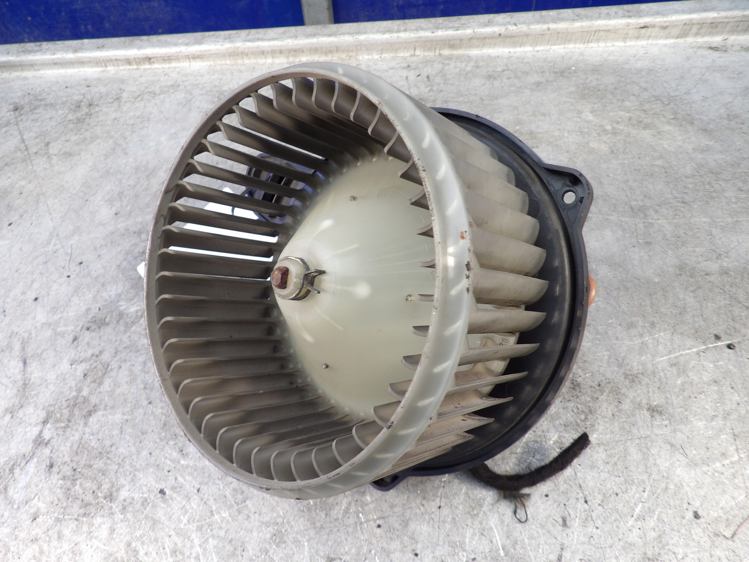 Audi A6 C5 quatro Lüfter heizung 0130111202