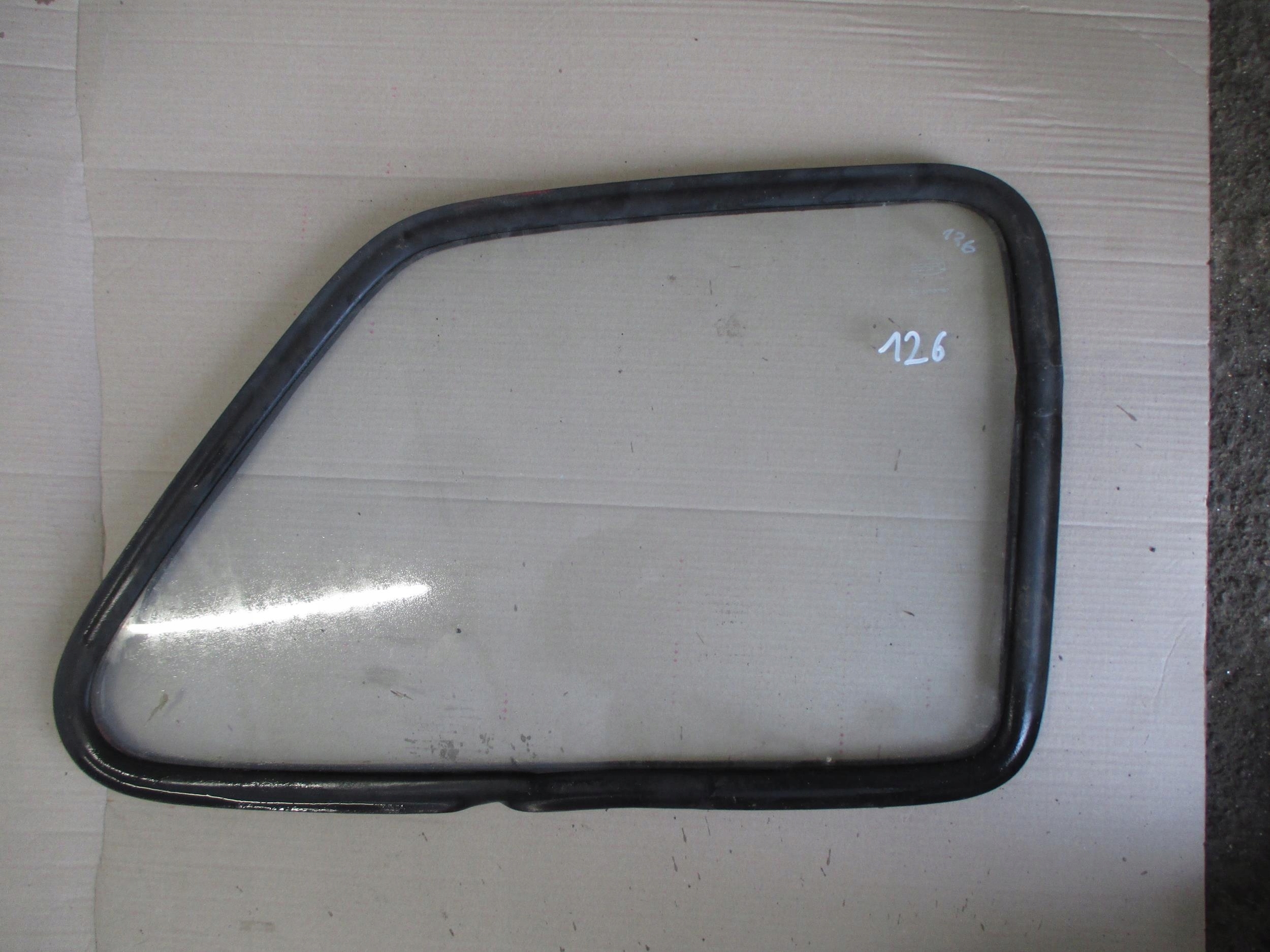 FIAT 126 MALUCH SZYBA KAROSERYJNA PRAWA