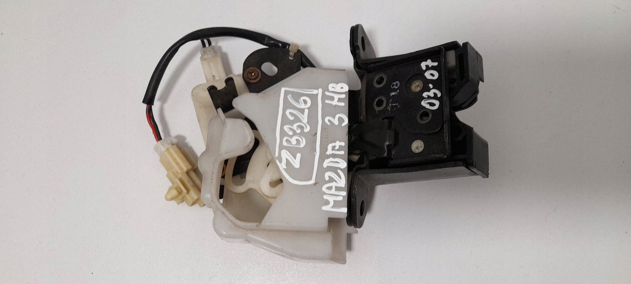 Mazda 3 BK lock bonnet boot B6701 (ZB326)