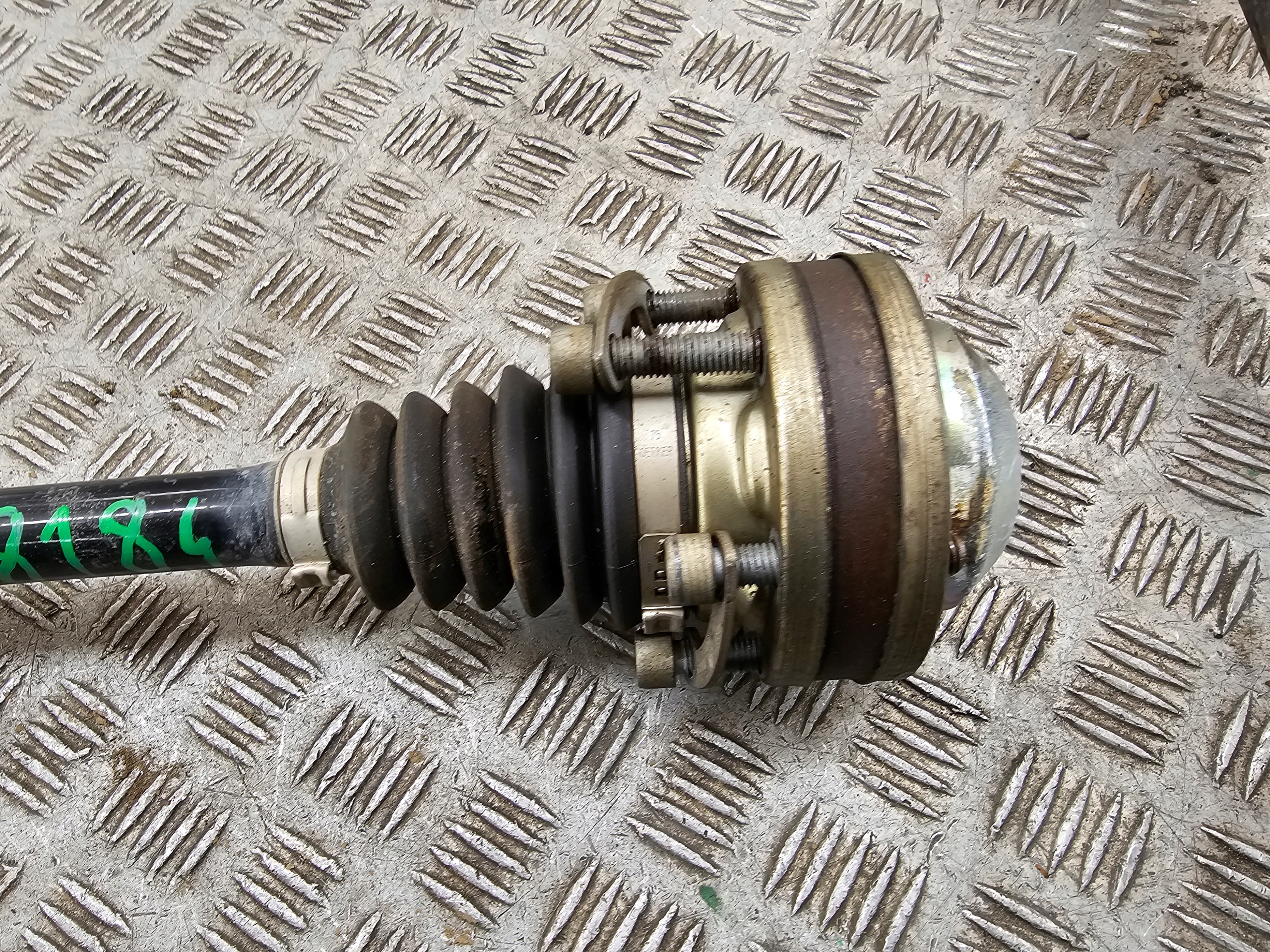semi-axis left front front short. VW CADDY III 2K 2.0TDI 2K3407271B
