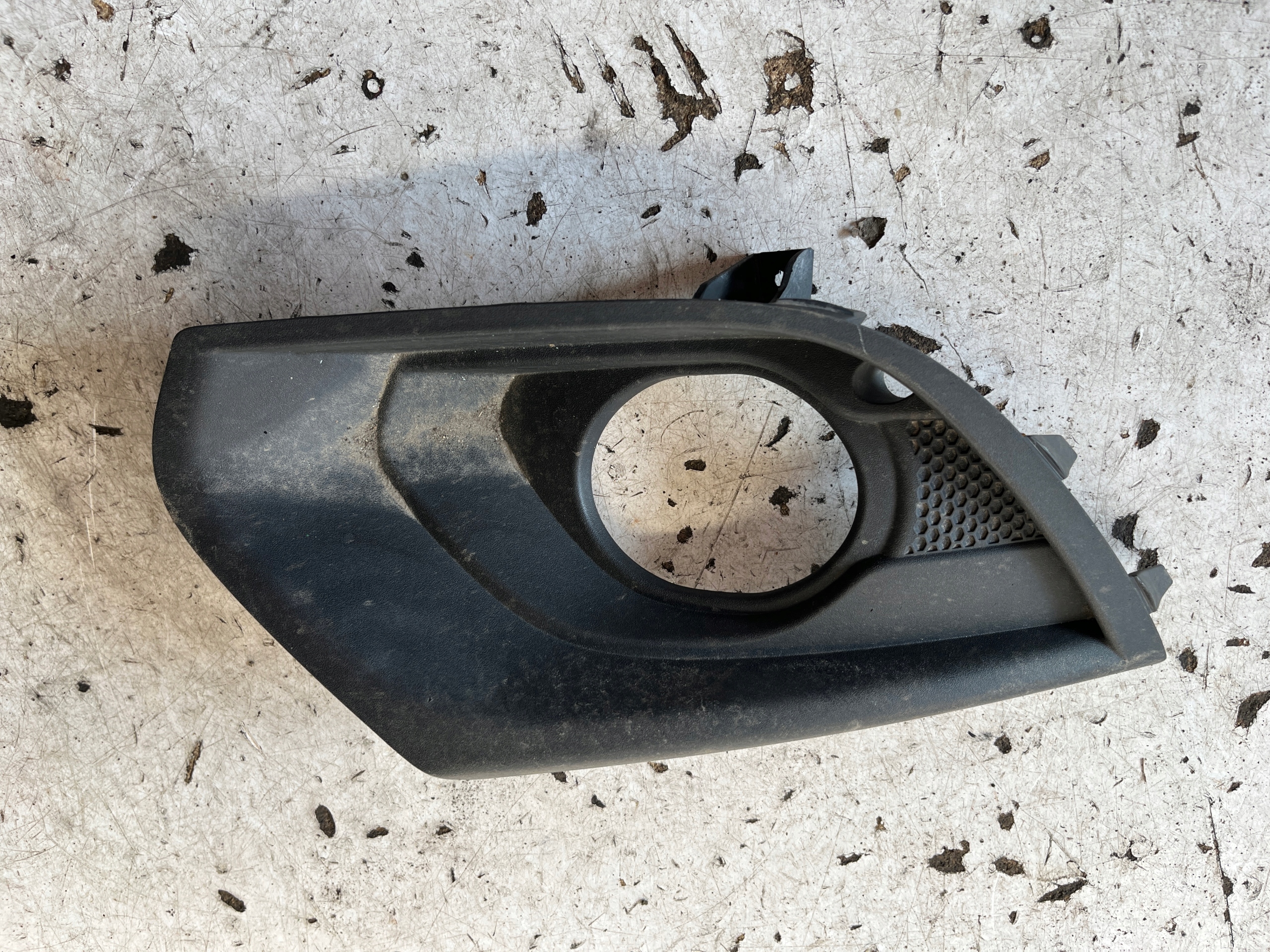 OPEL CORSA E levá mřížka nárazníku mlhovky předek 13450670